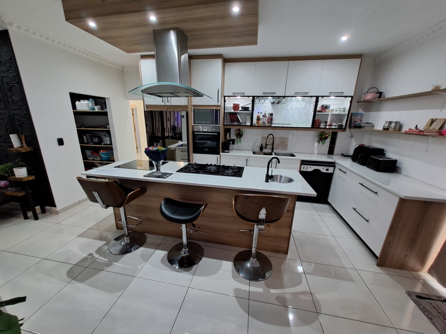 4 Bedroom Property for Sale in Britannica Heights Western Cape